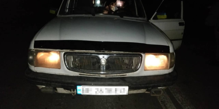 С арсеналом оружия и марихуаной: на Николаевщине задержали подозрительного мужчину (ФОТО)