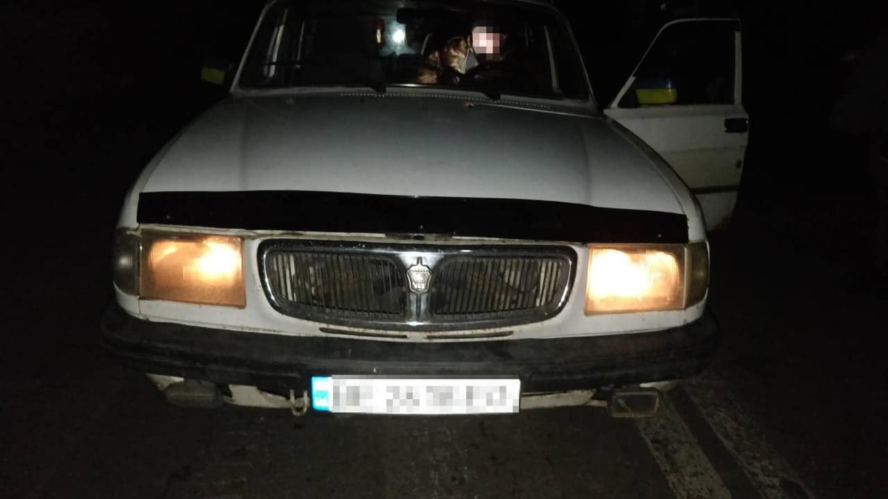 С арсеналом оружия и марихуаной: на Николаевщине задержали подозрительного мужчину (ФОТО)