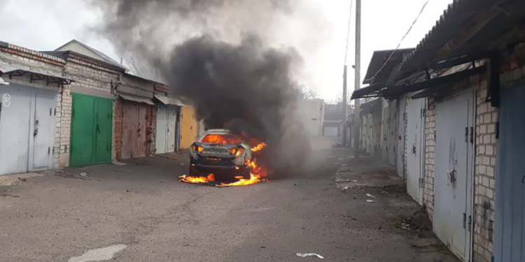 Через обстріли на Миколаївщині за добу виникли 7 пожеж, касетний боєприпас вибухнув в автівці (ФОТО)