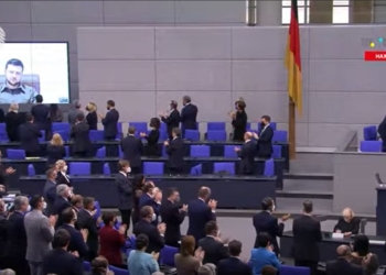 Нужно сделать выбор между российскими деньгами и жизнью украинцев. Зеленский обратился к Бундестагу (ВИДЕО)