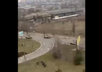 В Херсоне – военная техника РФ, говорят о захвате гражданских (ВИДЕО)
