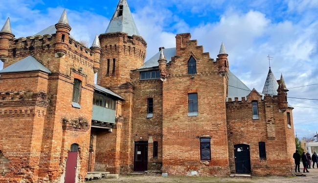 В Запорожской области оккупанты разграбили музей и вынесли мраморный унитаз позапрошлого века