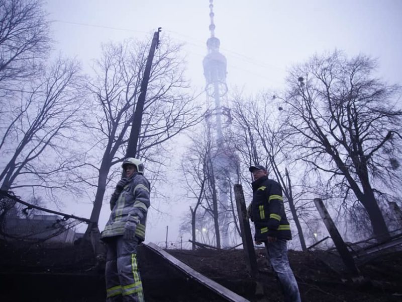 В результате ракетных ударов по телевышке в Киеве 5 погибших, 5 раненых (ФОТО)