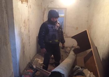 Николаевские пиротехники показали разминирование жилых секторов после обстрела кассетными ракетами (ВИДЕО)