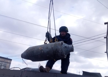 Фугасні бомби, касетні бойові елементі, артснаряди та міни – що сьогодні в Миколаєві знешкоджували після обстрілів російськими окупантами (ФОТО)