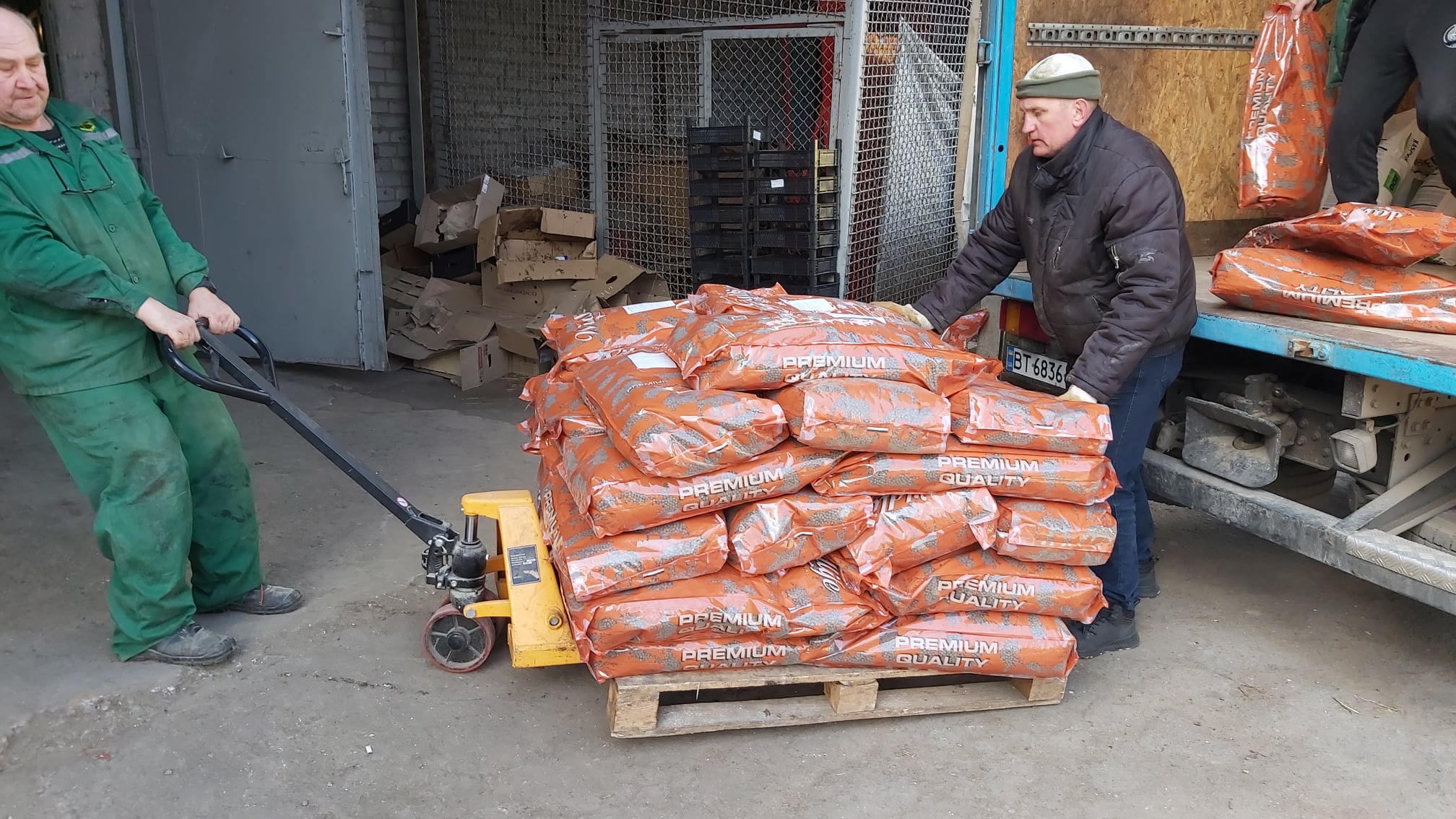 Николаевский зоопарк получил свыше 1 тонны кормов и ветпрепаратов от зоопарков Европы (ФОТО)