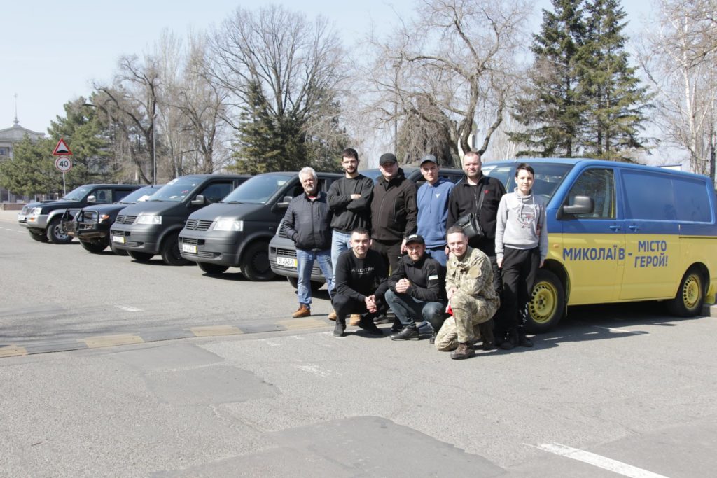 Миколаївці передали партію автомобілів та медикаментів на потреби області (ФОТО) 10