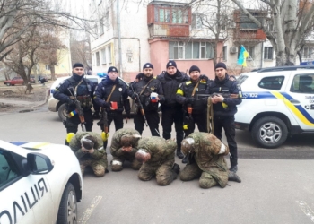 Неподалеку от Николаева полицейские охраны взяли в плен 4 российских оккупантов (ФОТО, ВИДЕО)
