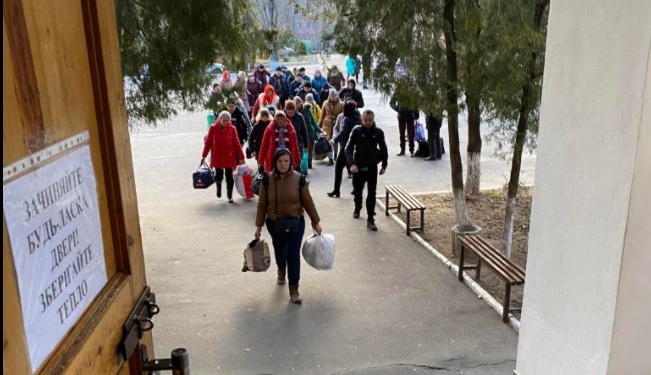 Жителей разрушенных сел возле Николаева перевезли в областной центр (ФОТО)