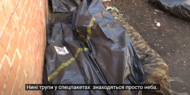 Русский мир. Сумщина страдает от количества трупов рашистов – их так никто и не забрал, решили временно прикопать (ВИДЕО)