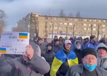 Жители оккупированного Мелитополя вышли на митинг – требуют вернуть похищенного мэра (ВИДЕО) ОБНОВЛЕНО
