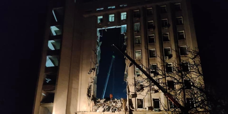 Разбор завалов здания Николаевской ОВА: спасатели ночью нашли еще одного погибшего (ФОТО)