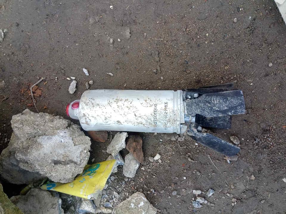 Фугасні бомби, касетні бойові елементі, артснаряди та міни – що сьогодні в Миколаєві знешкоджували після обстрілів російськими окупантами (ФОТО) 11