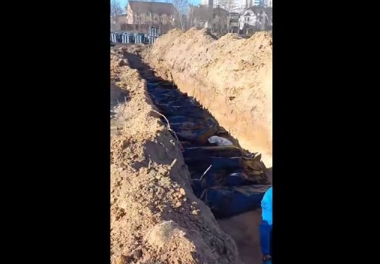 В Буче на территории церкви в братской могиле похоронили 67 гражданских (ВИДЕО)