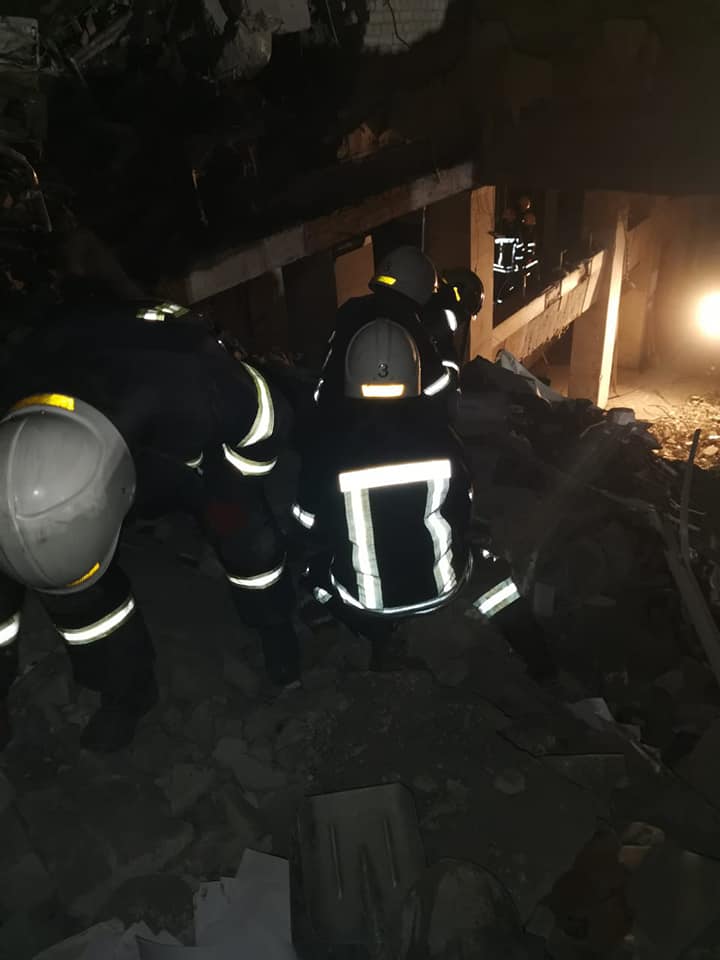 Разбор завалов здания Николаевской ОВА: спасатели ночью нашли еще одного погибшего (ФОТО) 13