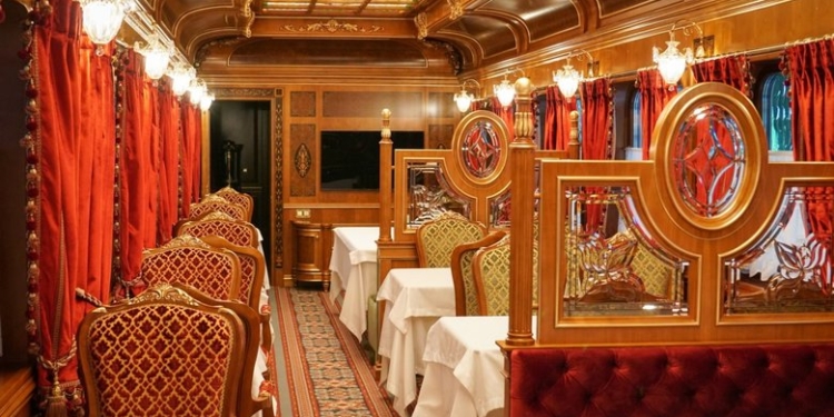 Журналисты нашли у Медведчука вагон-ресторан с двуглавыми орлами (ФОТО, ВИДЕО)