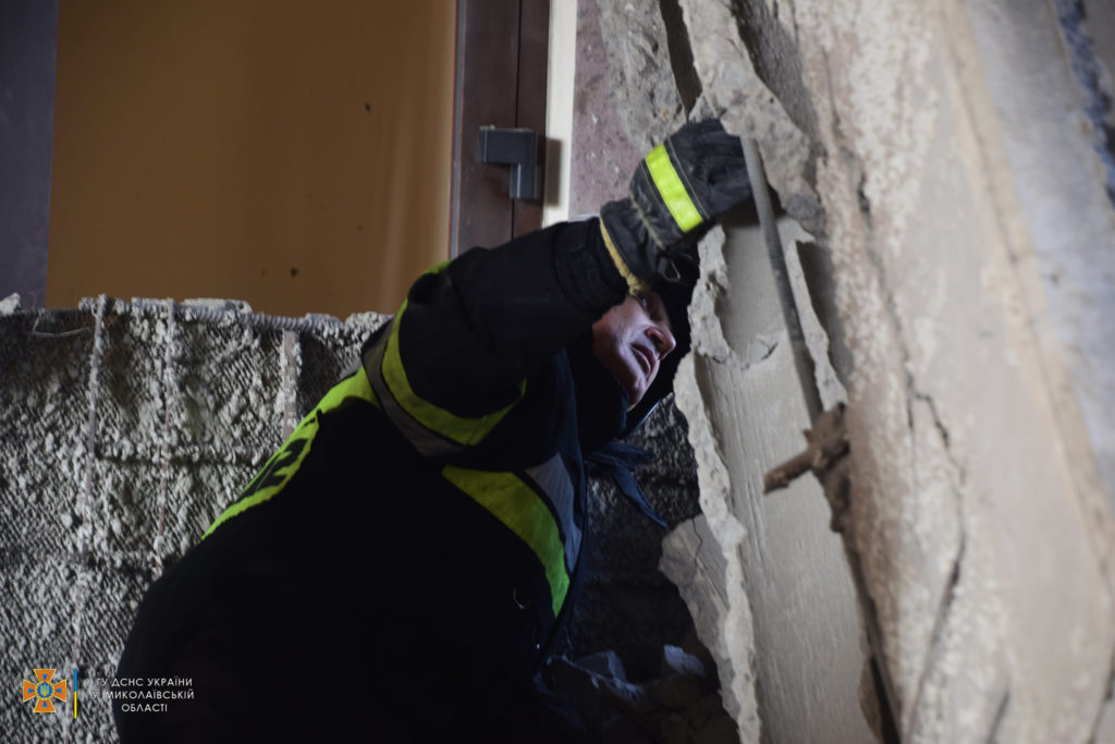 Разбор завалов в здании Николаевской ОВА: деблокированы еще двое погибших, всего погибли 19 человек (ФОТО, ВИДЕО) 15