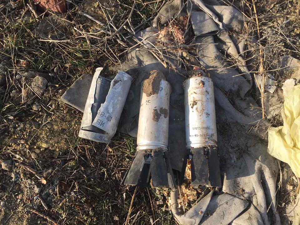 Фугасні бомби, касетні бойові елементі, артснаряди та міни – що сьогодні в Миколаєві знешкоджували після обстрілів російськими окупантами (ФОТО) 15