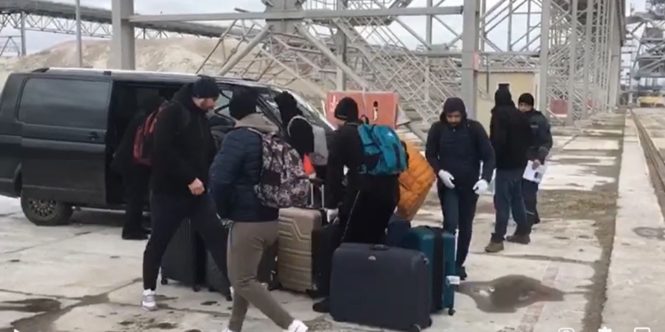 Украинские пограничники эвакуировали экипажи иностранных судов из портов Одессы (ВИДЕО)