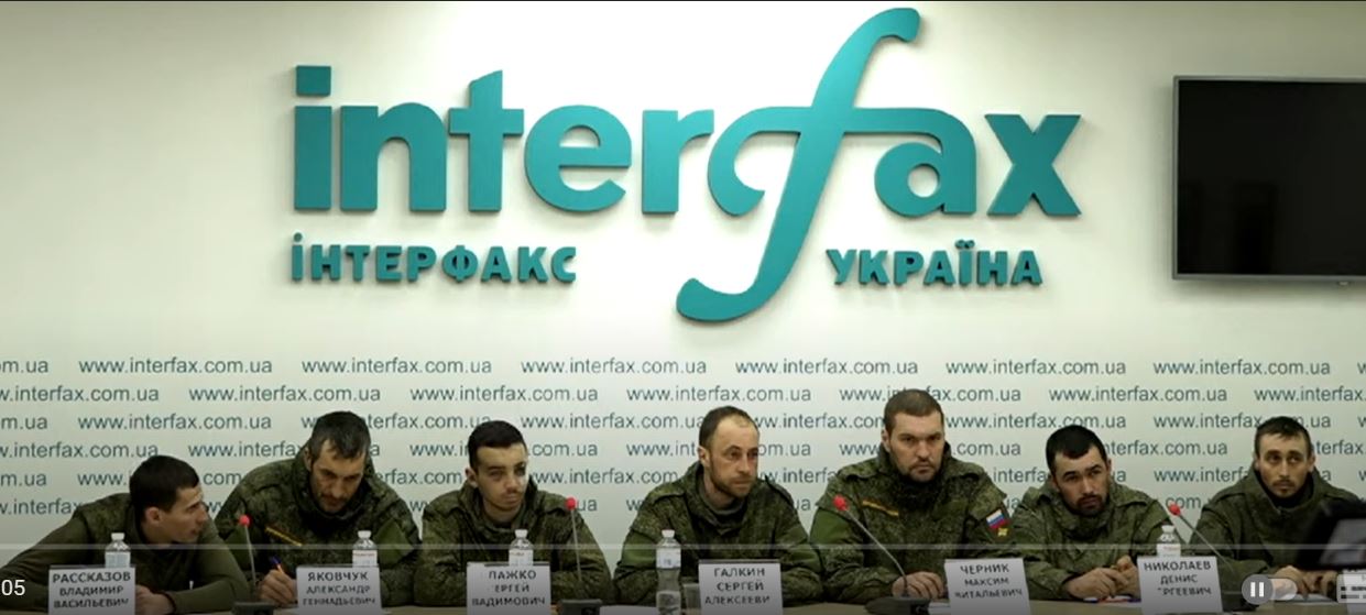 “Не обижайтесь на нас за то, что так получилось”. Пленные разведчики РФ вышли на пресс-конференцию (ВИДЕО)