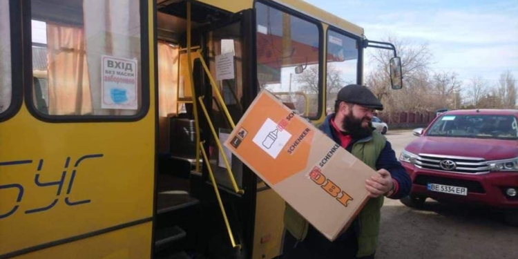 Близько 50 людей евакуювали з сіл Шевченково та Українка на Миколаївщині. В інші завезли гуманітарку (ФОТО)