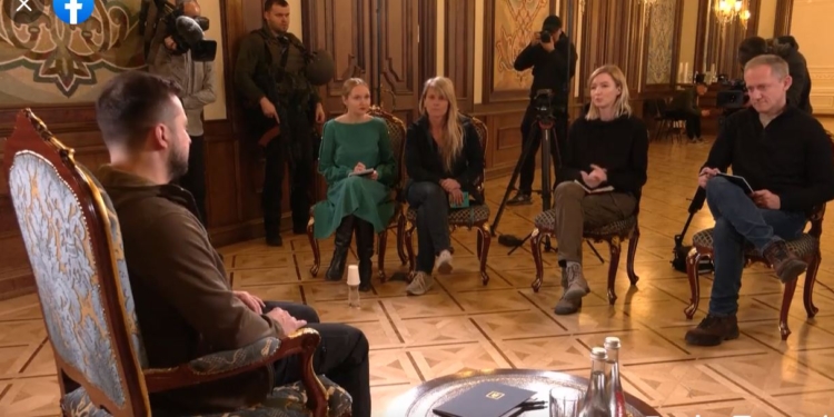 Зеленский рассказал журналистам, каким видит окончание войны (ВИДЕО)