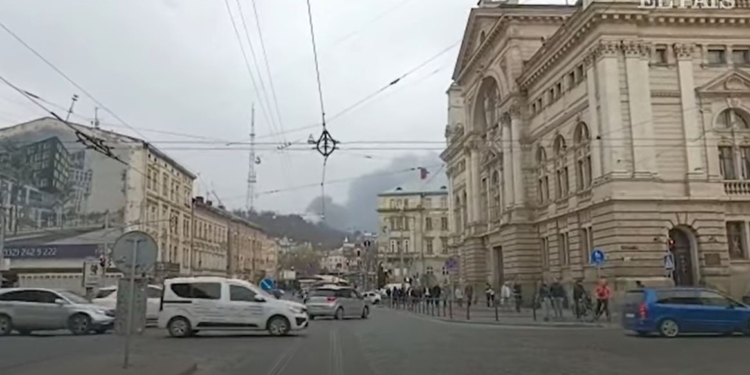 Последствия ракетных ударов по Львову (ВИДЕО)