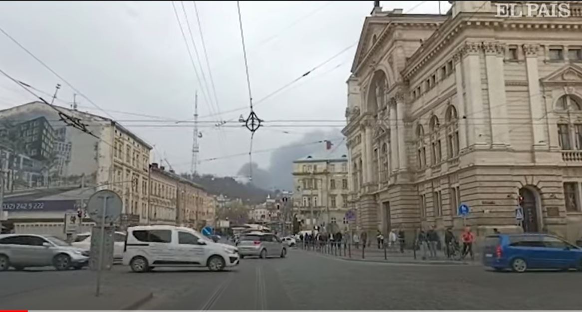 Последствия ракетных ударов по Львову (ВИДЕО)