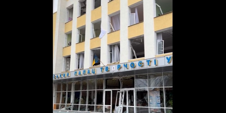 В Николаеве взрывной волной поврежден и Дворец творчества учащихся (ВИДЕО)