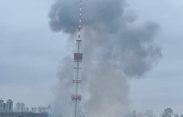 Враг обстрелял киевскую телевышку. Просят не паниковать (ФОТО)