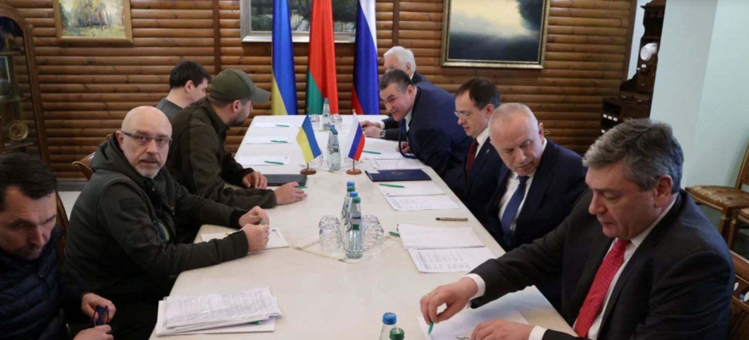 Переговоры между Украиной и РФ прошли таки в Беловежской пуще, Подоляк подвел итоги (ВИДЕО)