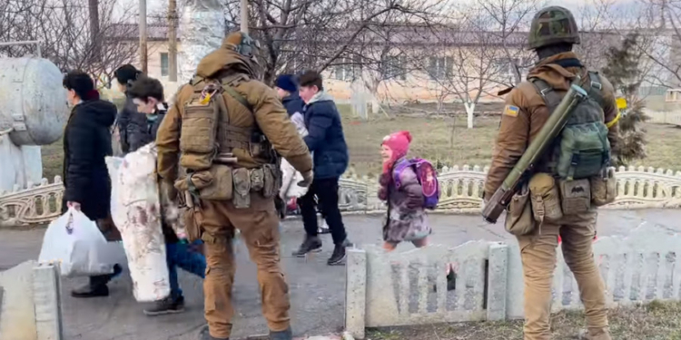 Як евакуювали миколаївських сиріт  з пастки в  Антонівці – розповіді учасників
