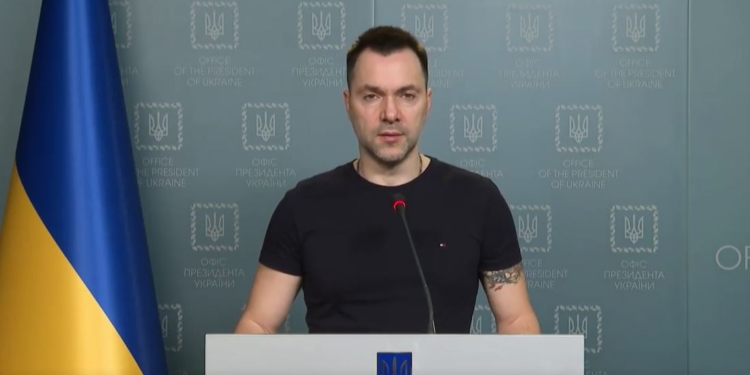 Арестович заявил, что “фронт практически замер” (ВИДЕО)