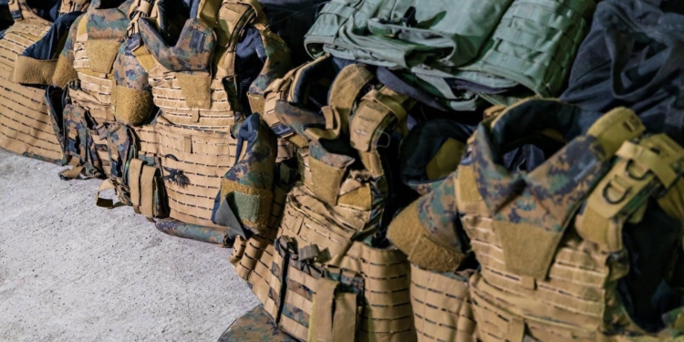 Метинвест начал производство пластин для бронежилетов, выпускает противотанковые ежи