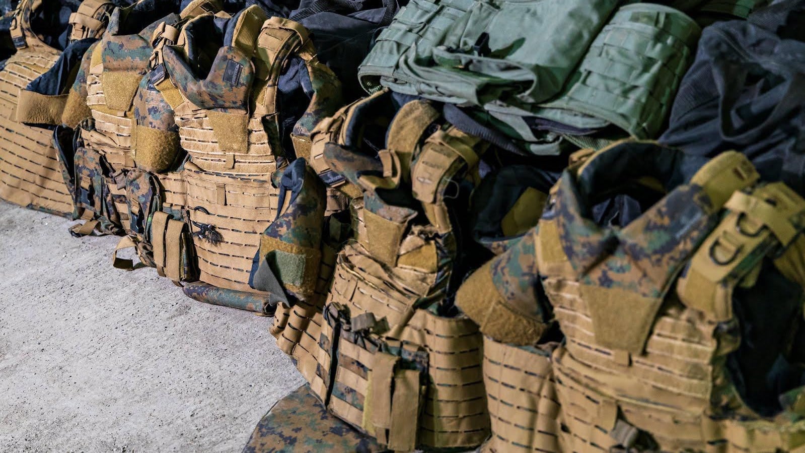 Метинвест начал производство пластин для бронежилетов, выпускает противотанковые ежи