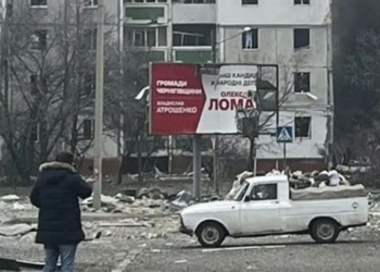 В Чернигове после авианалета спасатели достали из-под завалов тела 22 мирных граждан (ФОТО, ВИДЕО)