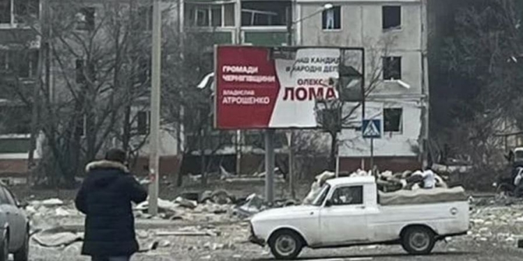 В Чернигове после авианалета спасатели достали из-под завалов тела 22 мирных граждан (ФОТО, ВИДЕО)