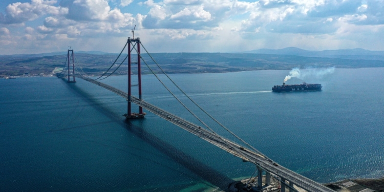 В Турции открыли мост через Дарданеллы (ВИДЕО)