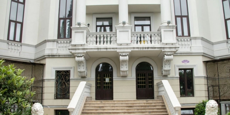 Рашисты решили “национализировать” квартиру Зеленских в Крыму (ФОТО)