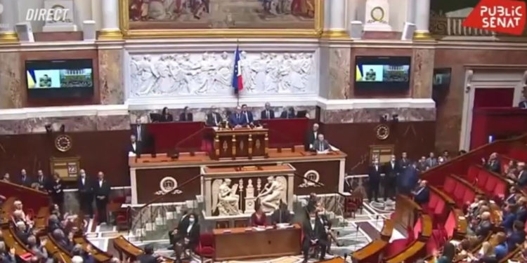 Свобода должна быть хорошо вооружена: танки, противотанковое оружие, авиация, противовоздушная оборона. Зеленский обратился к парламенту Франции (ВИДЕО)