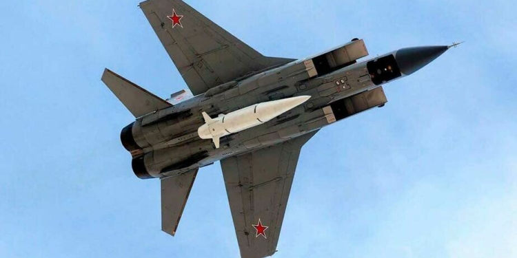 Рашисты заявили, что применили гиперзвуковое оружие в Украине