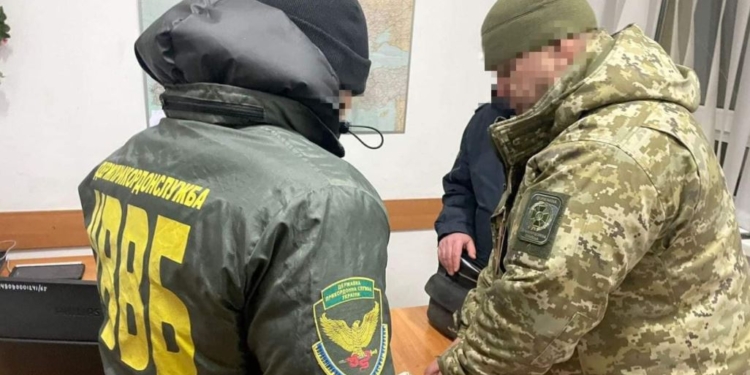 На кордоні не пропущено десятки чоловіків призивного віку – пропонували хабарі (ФОТО)