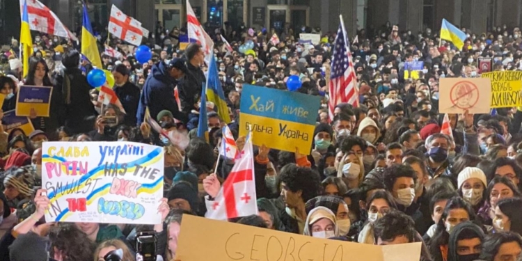 Власти Грузии запретили добровольцам ехать воевать в Украину