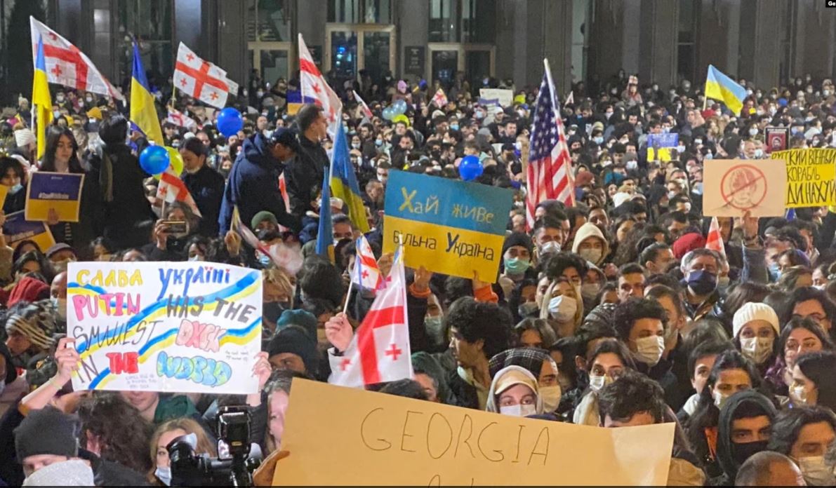 Власти Грузии запретили добровольцам ехать воевать в Украину