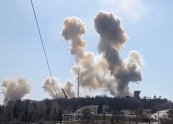 Рашисты атаковали телебашню в Изюме и мемориал павшим во Второй мировой