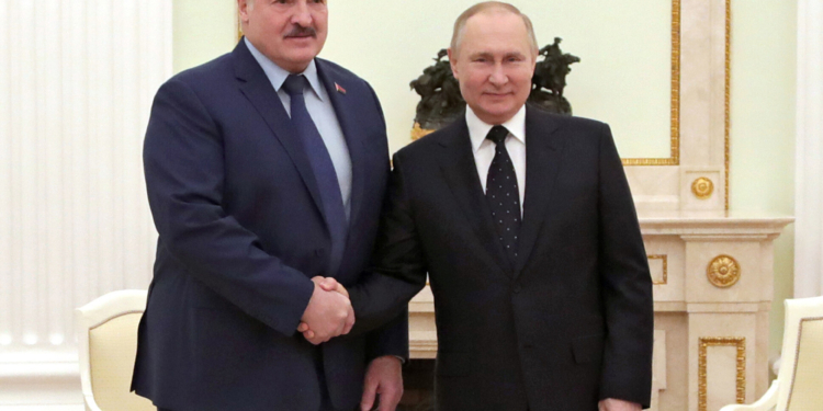 Из РФ оружие, из Беларуси сельхозтехника. О чем договорились Путин и Лукашенко