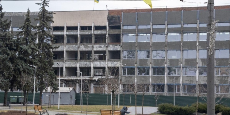 В Мариуполе не осталось ни одного целого здания, люди пьют воду из луж – заммэра