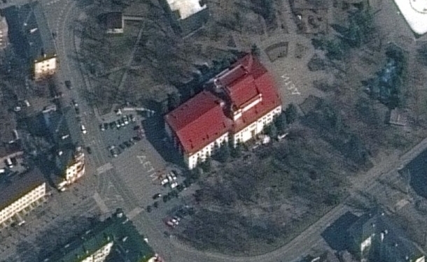 Из бомбоубежища под завалами драмтеатра в Мариуполе спасли 130 человек. Но там может быть больше тысячи