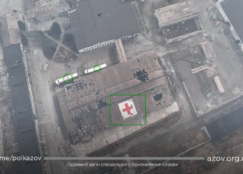 Рашисты в Мариуполе умышленно бьют по красному кресту, – Азов