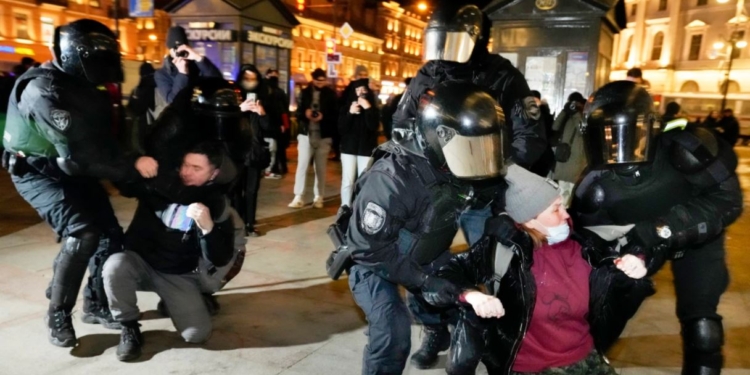 Явка с повинной. Суд в Москве признал плакат “Фашизм не пройдет” дискредитацией армии